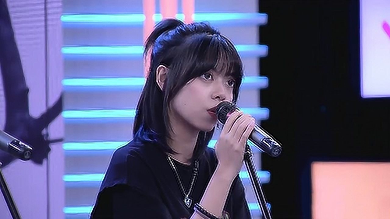 大锁搞怪主持重点介绍薛明媛演唱歌曲非酋我歌我秀