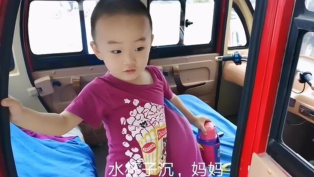 幼儿园开学了儿子高高兴兴去上学,走到教室崩溃了哭声一片