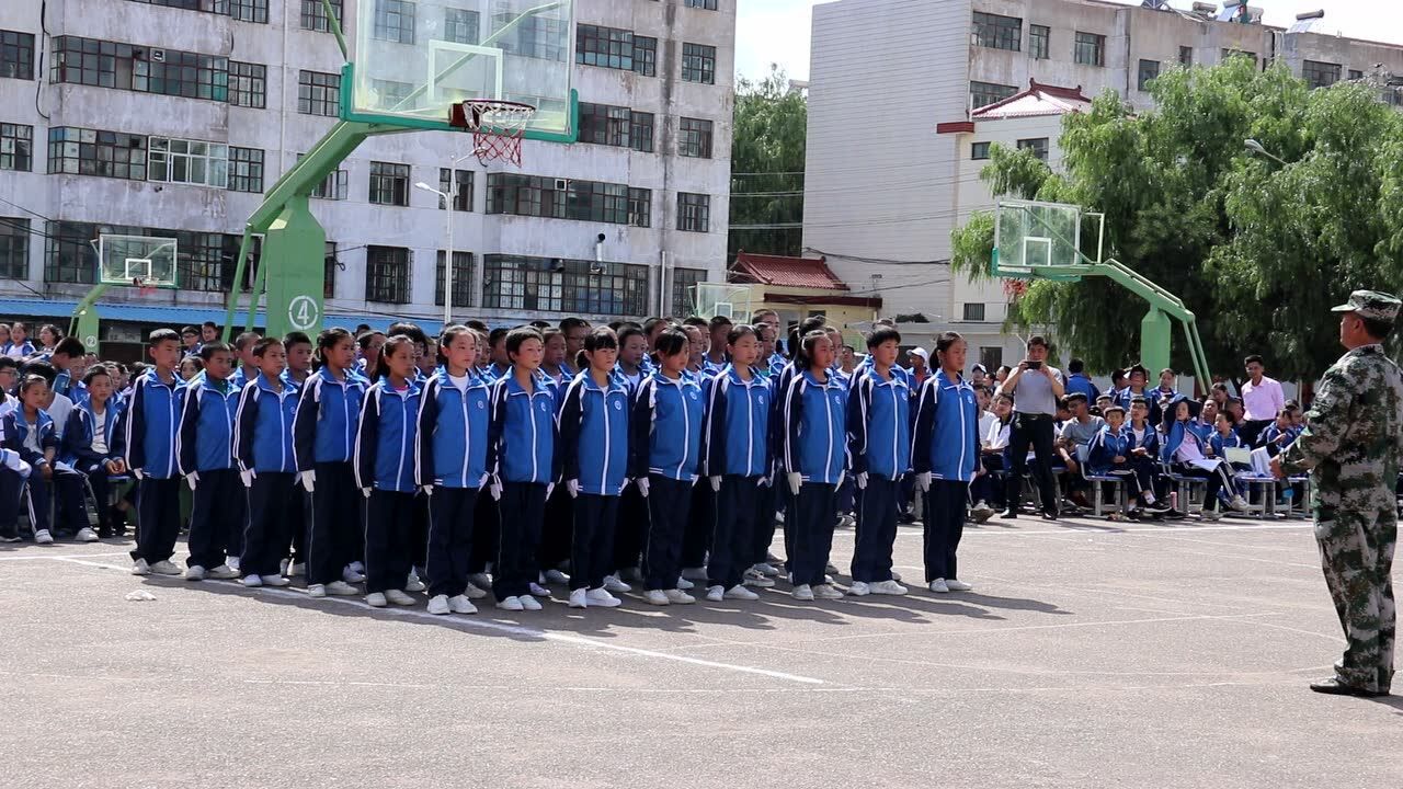 庄浪三中2019届新生军训汇报表演