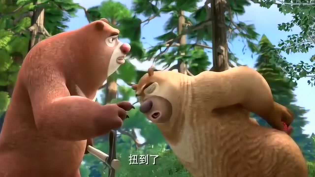 熊二把草莓菇放在屁股上把手里的铁锹插在土中