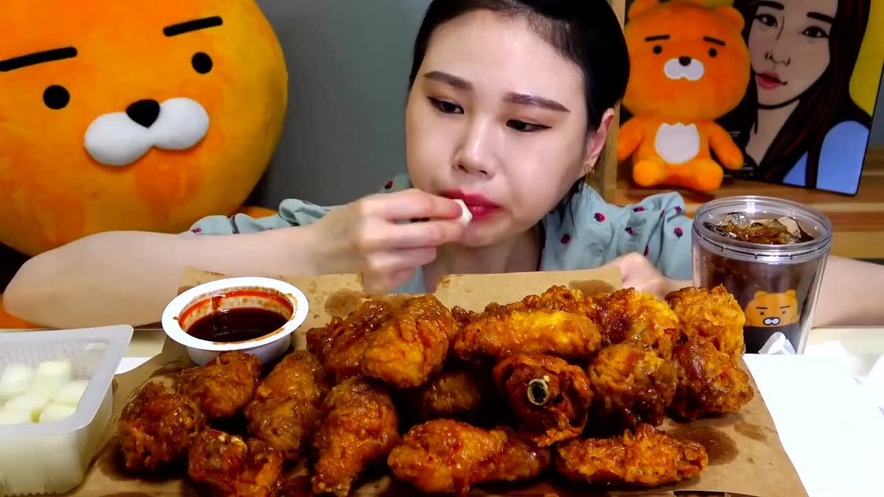 韩国大胃王吃播视频弗朗西斯卡妹蜂蜜炸鸡