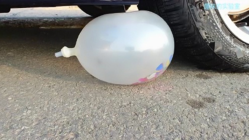 汽车碾压各种喷出液体的瞬间