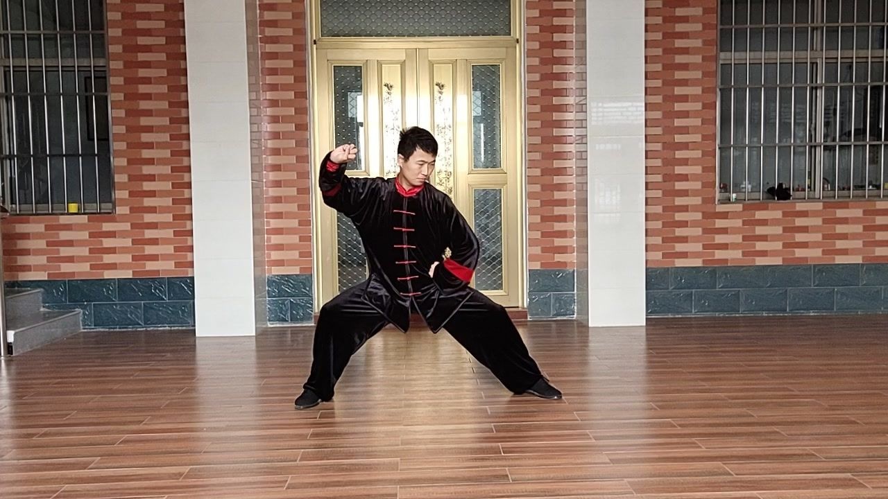 陈家沟陈素英太极馆原大伟讲解陈氏太极拳老架一路(青龙出水)