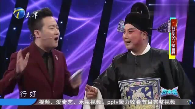 话剧演员吴京安讲述从艺经历,每天坚持锻炼,与主持人比俯卧撑