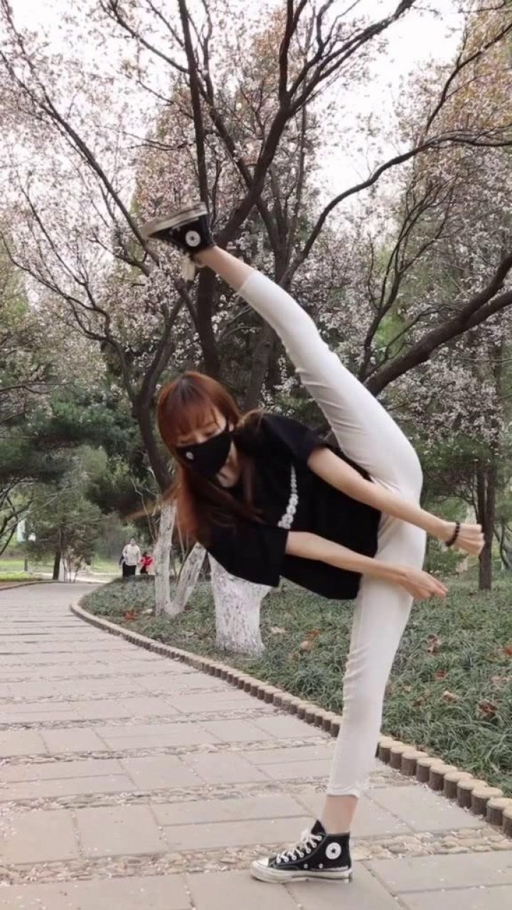 这样的一字马 够不够狠?