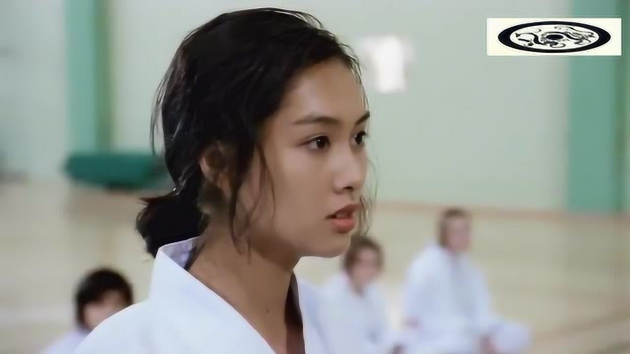 逃学威龙周星驰跟朱茵打架差点把她的魂都勾走魅力太大了
