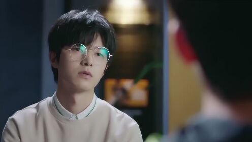 因为一直在想边澄和棠雪的关系,黎语冰接受采访一直在走神,马经理很