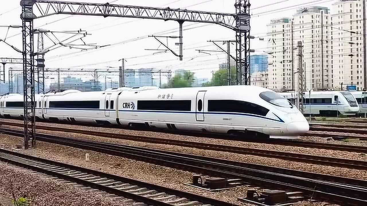 8节编组的和谐号380b动车,杭州至郑州东g1870次通过艮山门