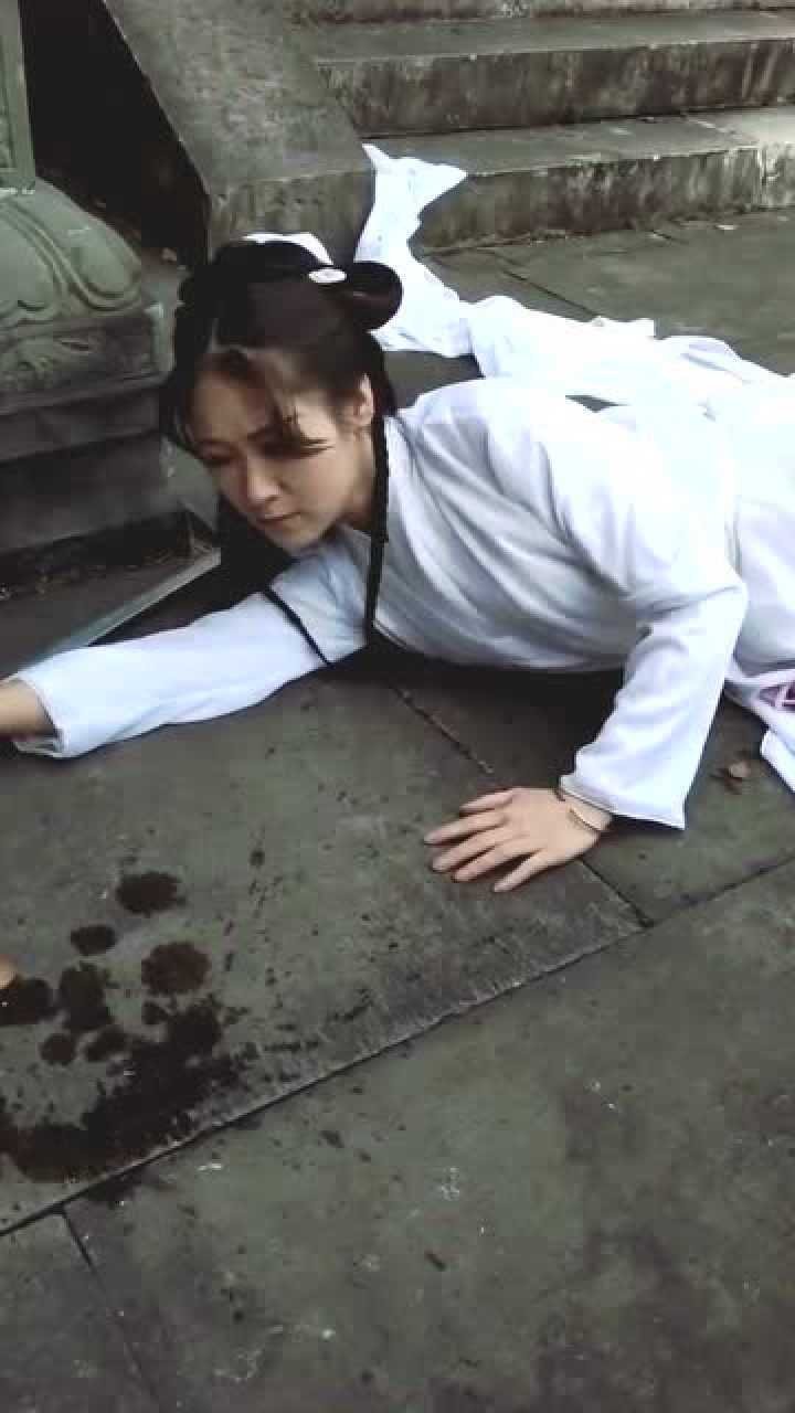 女主角受伤晕倒吐血的戏份原来是这样拍出来的