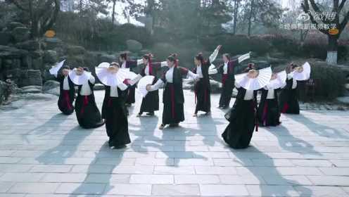 中国舞《剑心》 手执画扇 伴随歌曲翩然起舞 刚柔并济的舞姿