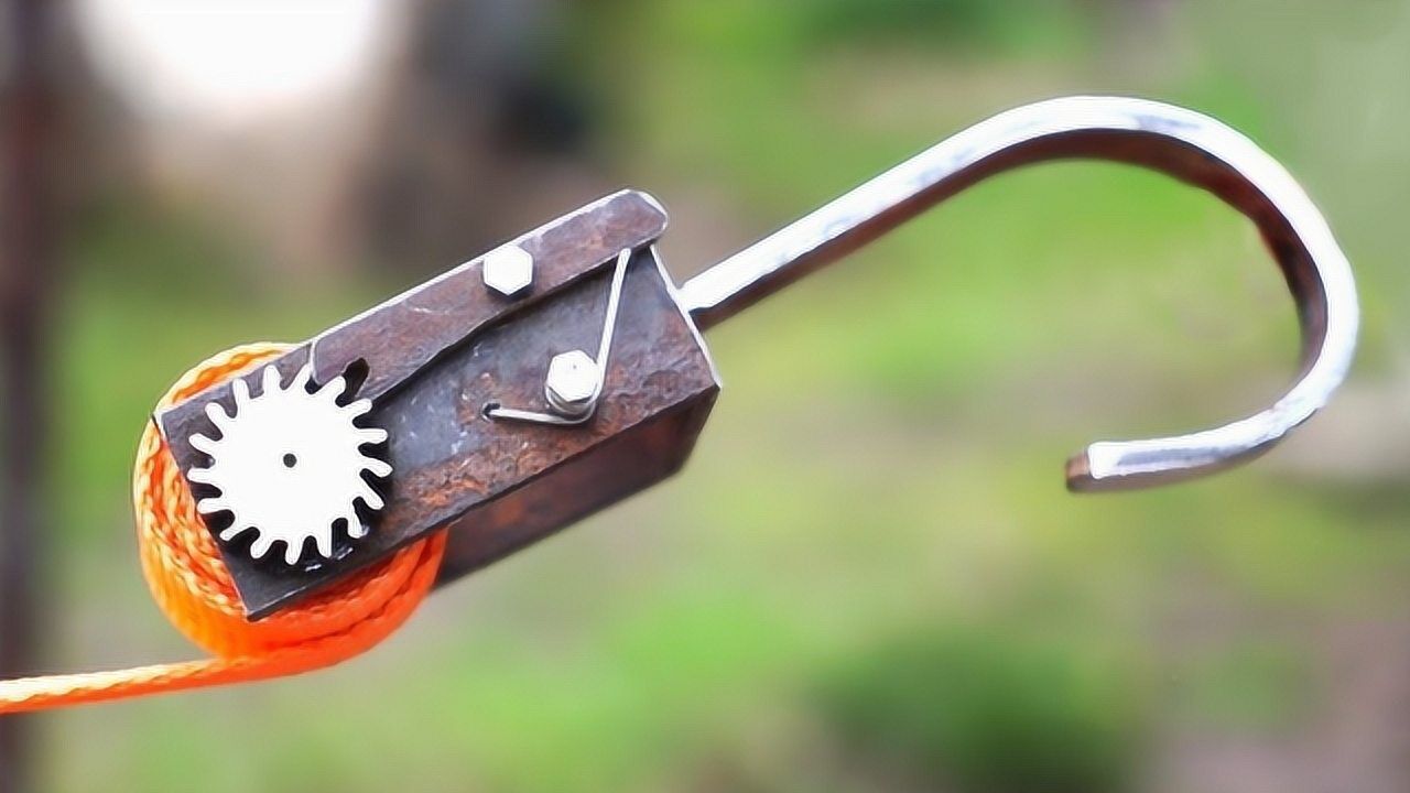 小伙自制一个全自动收线器这个很棒的露营工具真是太赞了