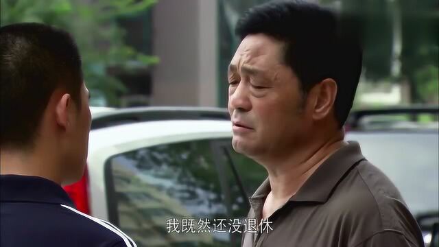 影视:妹妹睹物思人,泪流满面问警察:快递员为啥要杀我姐