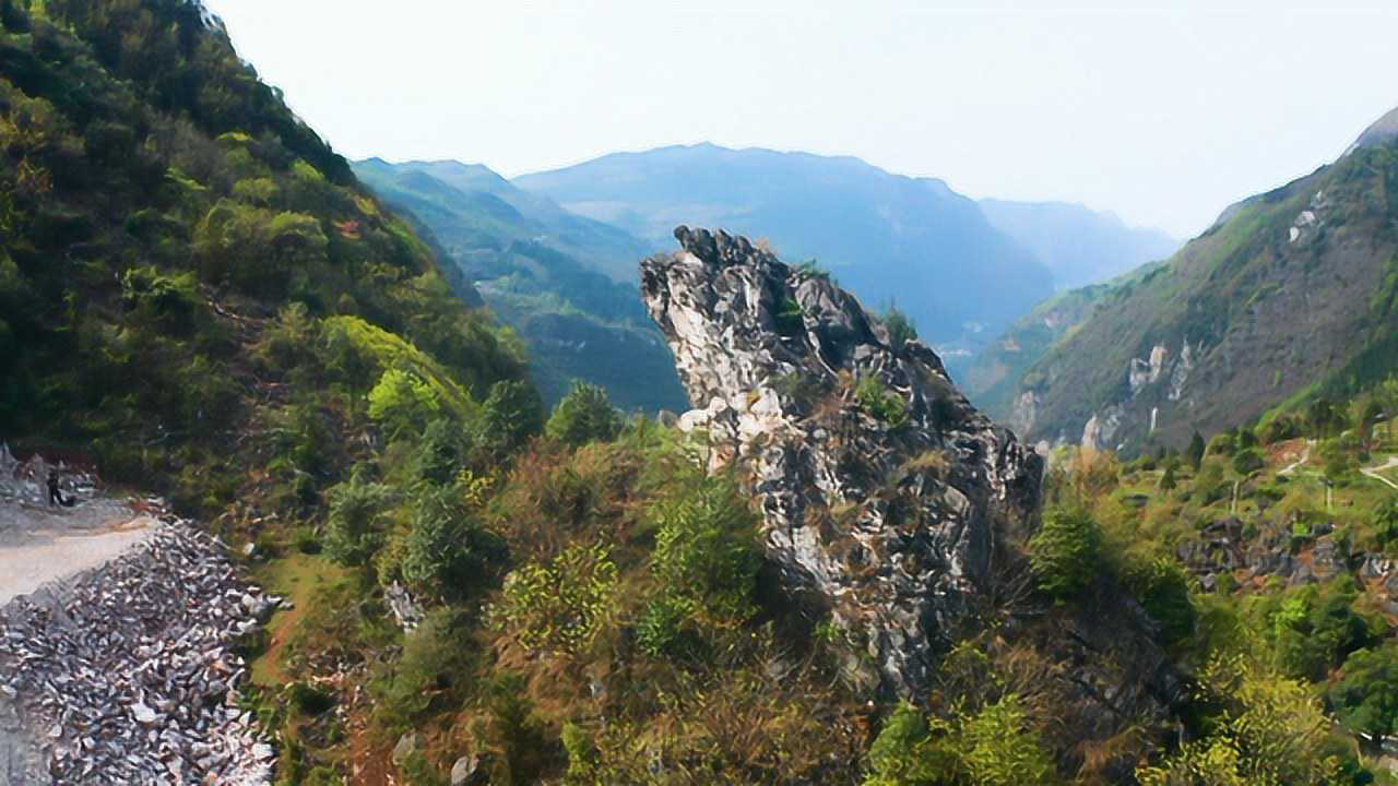 贵州发现一座长得像动物的石山,形象太逼真至今无人敢破坏它