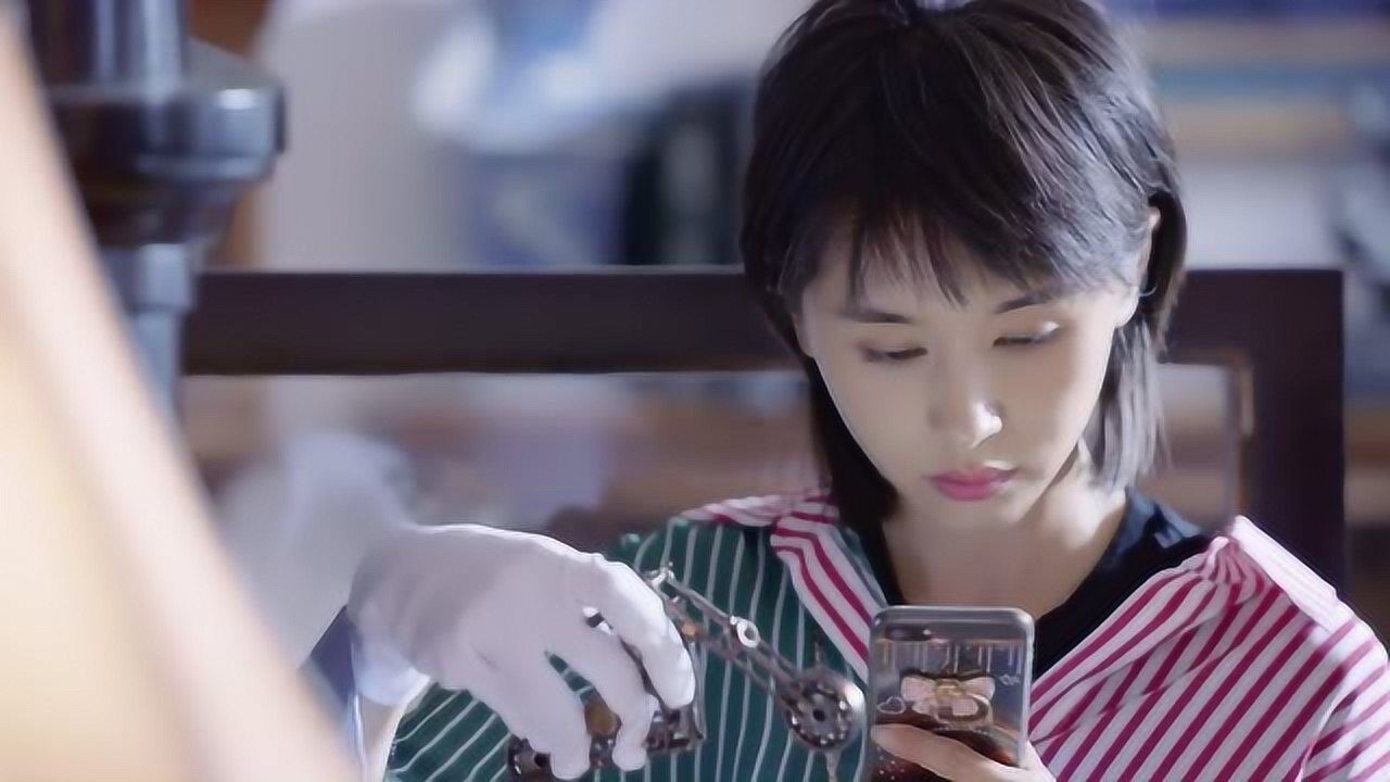 第二次也很美安安拿着手机对藏品一一比对都是许朗的