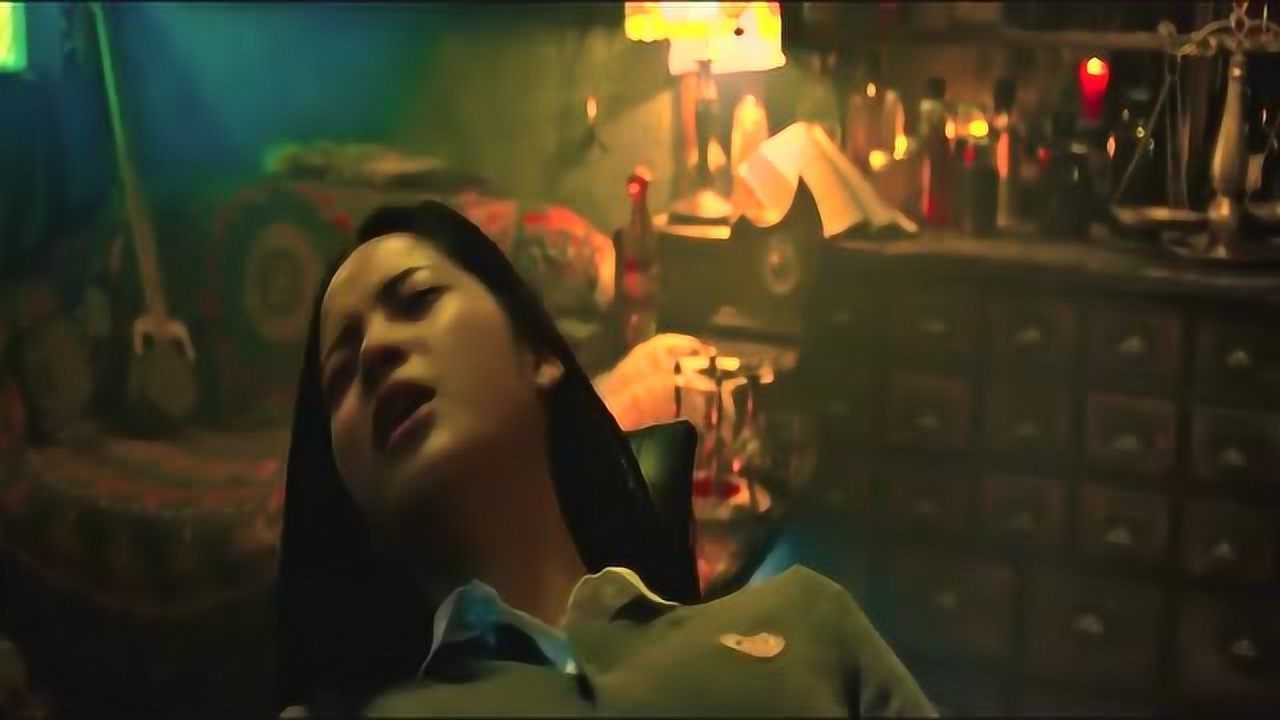 机器之血:欧阳娜娜进入梦境,但整个人不受控制,女巫只好给她胸上插针!