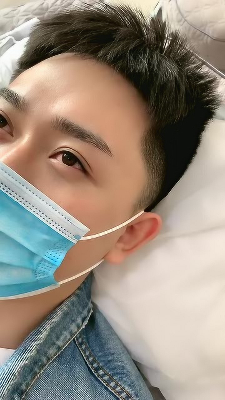 现在的男生都好精致呀,竟然做了美瞳线,看着真帅气!