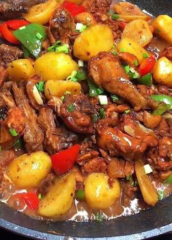 红烧鸡肉简单方便,如果是现杀的鸡可以不用焯水