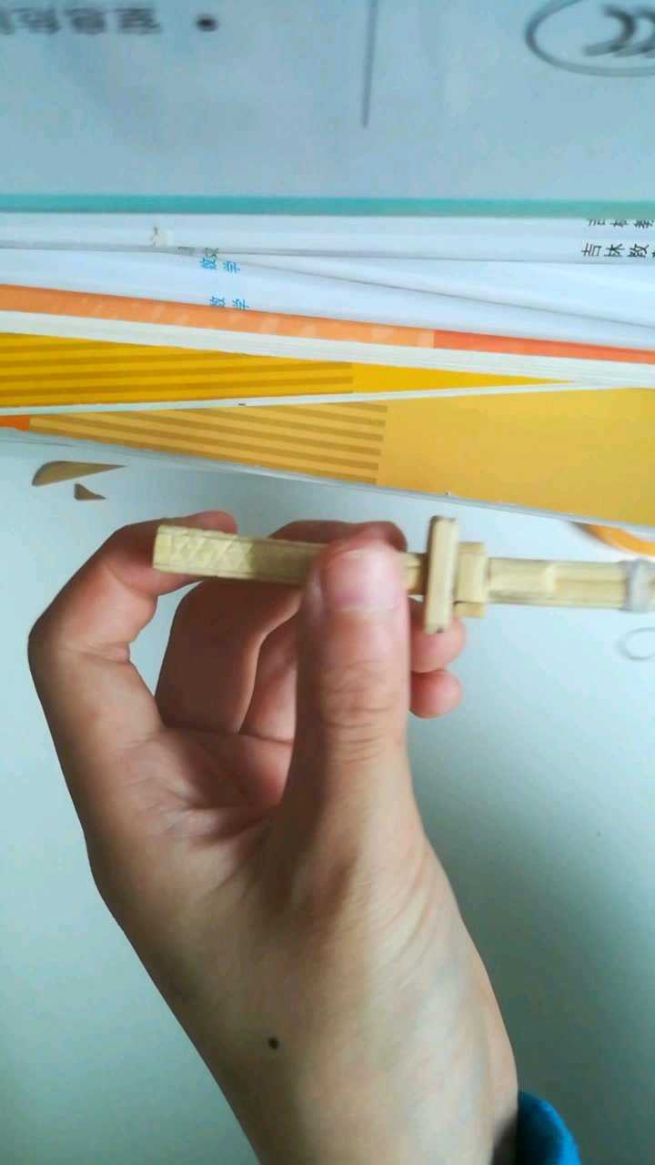 用一次性筷子制作武士刀