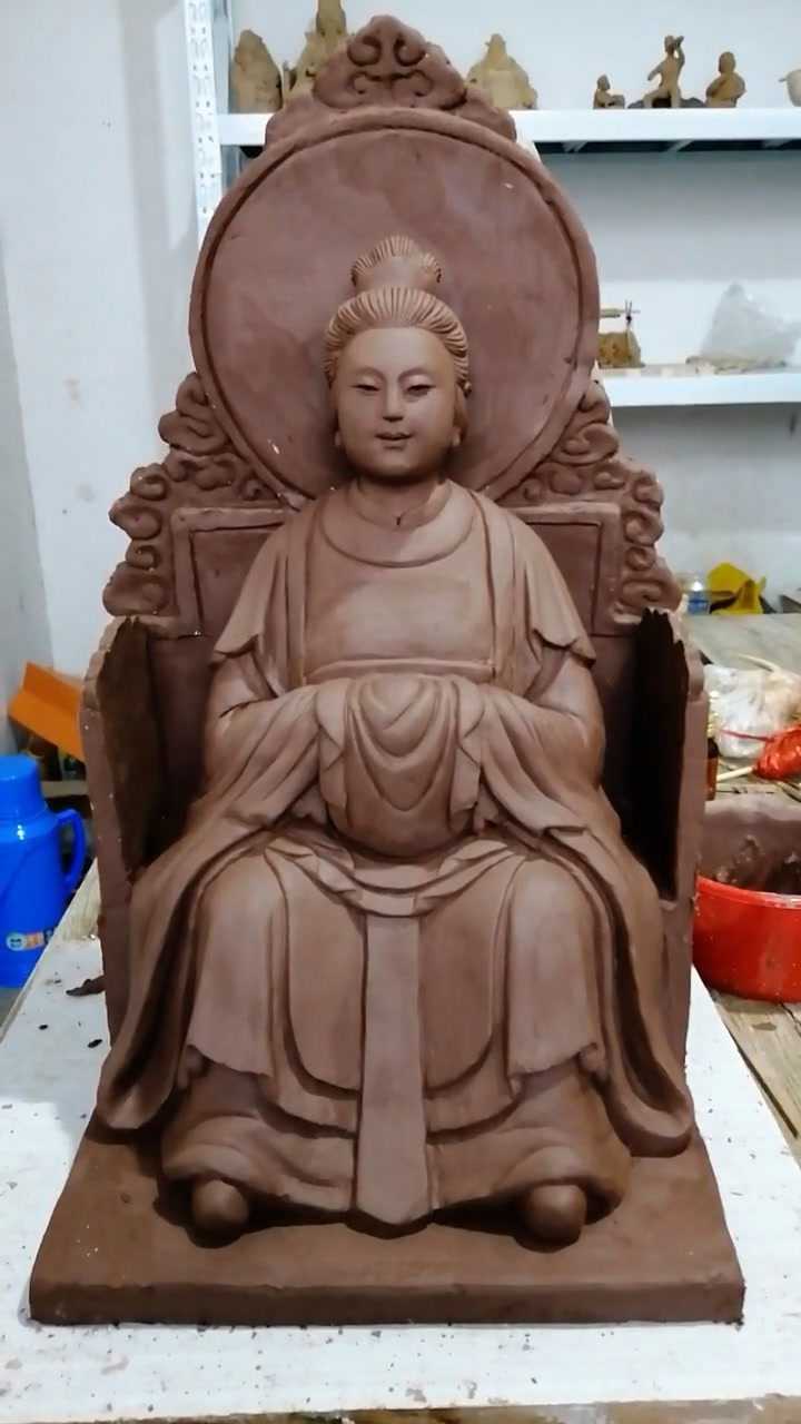 特别好看的一尊菩萨泥塑,看起来真的是很庄严美丽!