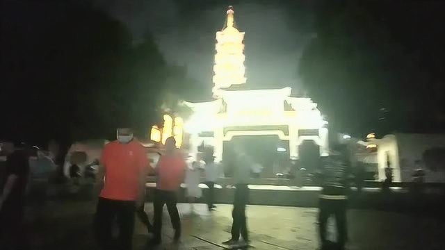 深圳龙华公园夜景真不错 疫情期间晚上不让进