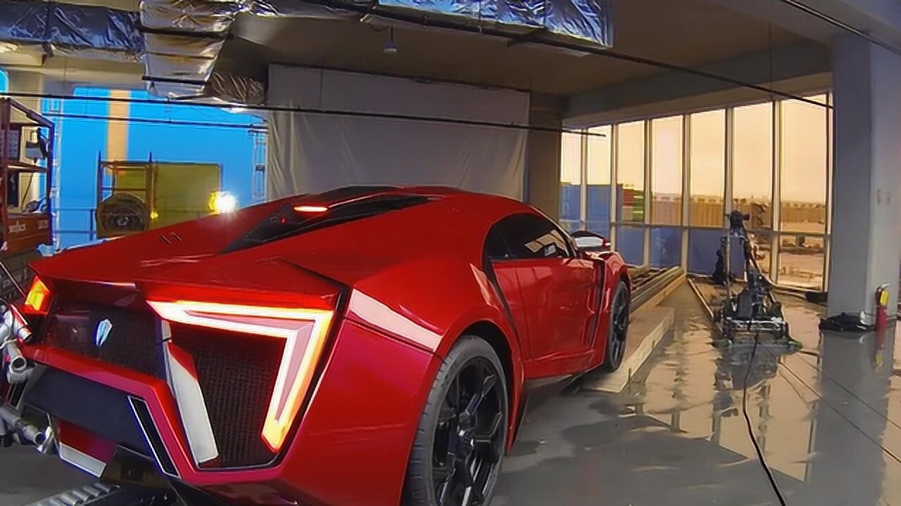 《速度与激情7》开车跳飞机不是特效!莱肯跑车横穿3栋大楼这样拍的!