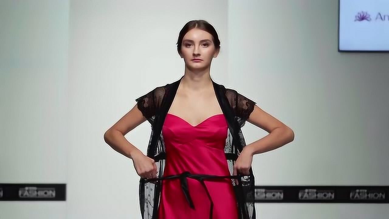 国外时装周睡衣走秀模特儿性感漂亮身材完美