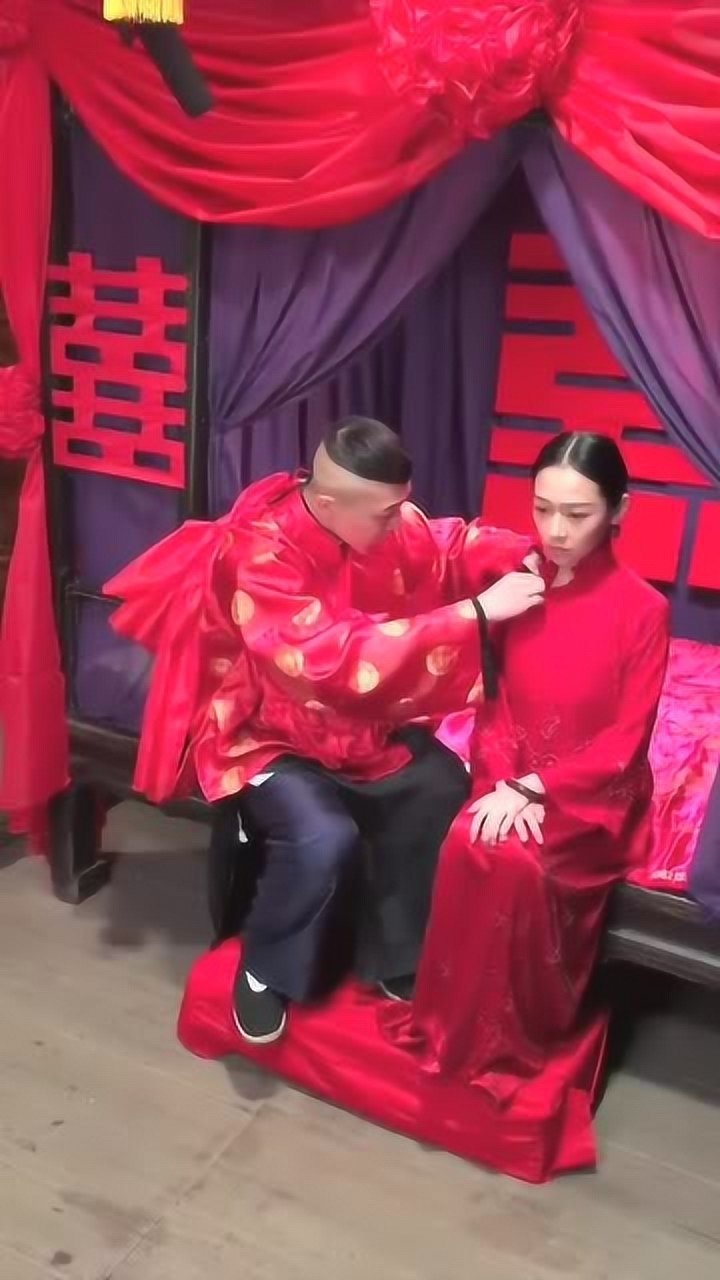 美女嫁给傻子洞房花烛夜那晚傻子给新娘子下了跪