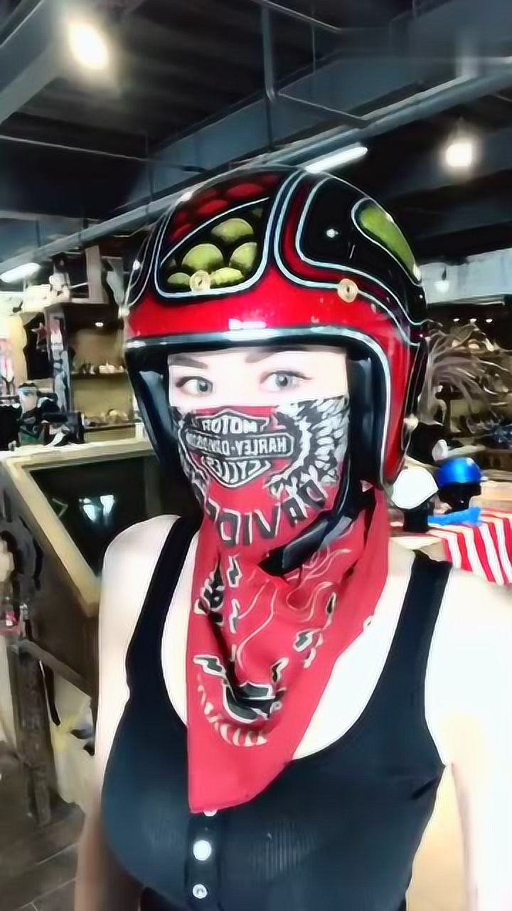 女骑小姐姐的头盔大全就这眉清目秀的颜值随便哪个都很酷