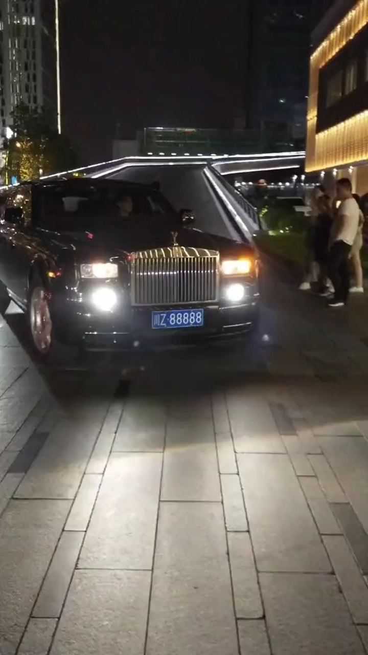 偶遇眉山老总的劳斯莱斯幻影劳斯莱斯幻影眉山