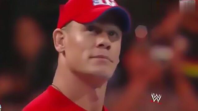 WWE:美国巨星巨石强森在wwe被多人围殴进院!观众:票值了