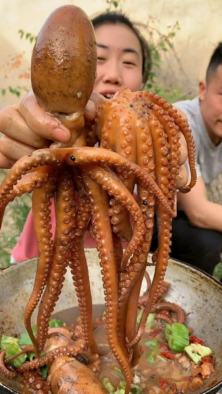 八爪鱼其实也是有牙齿的,吃的时候一定要记得吐掉