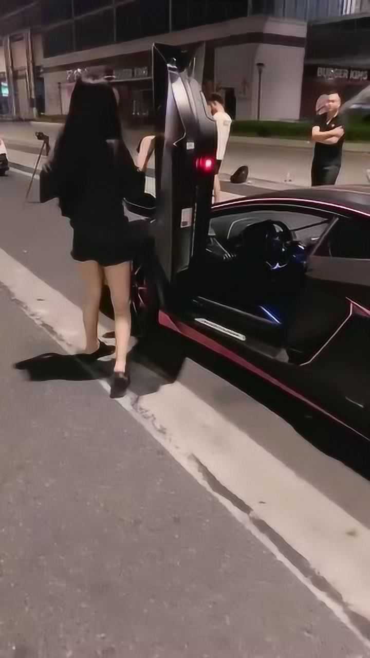 美女开兰博基尼大牛就是帅气剪刀门永远是我遥不可及的梦