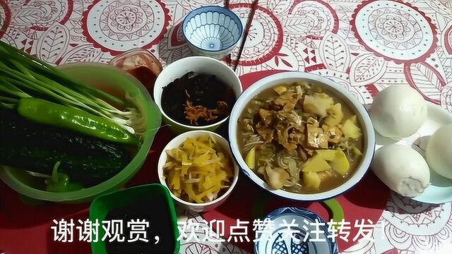 内蒙美食山蒶豆腐粉条烩酸菜遛馒头