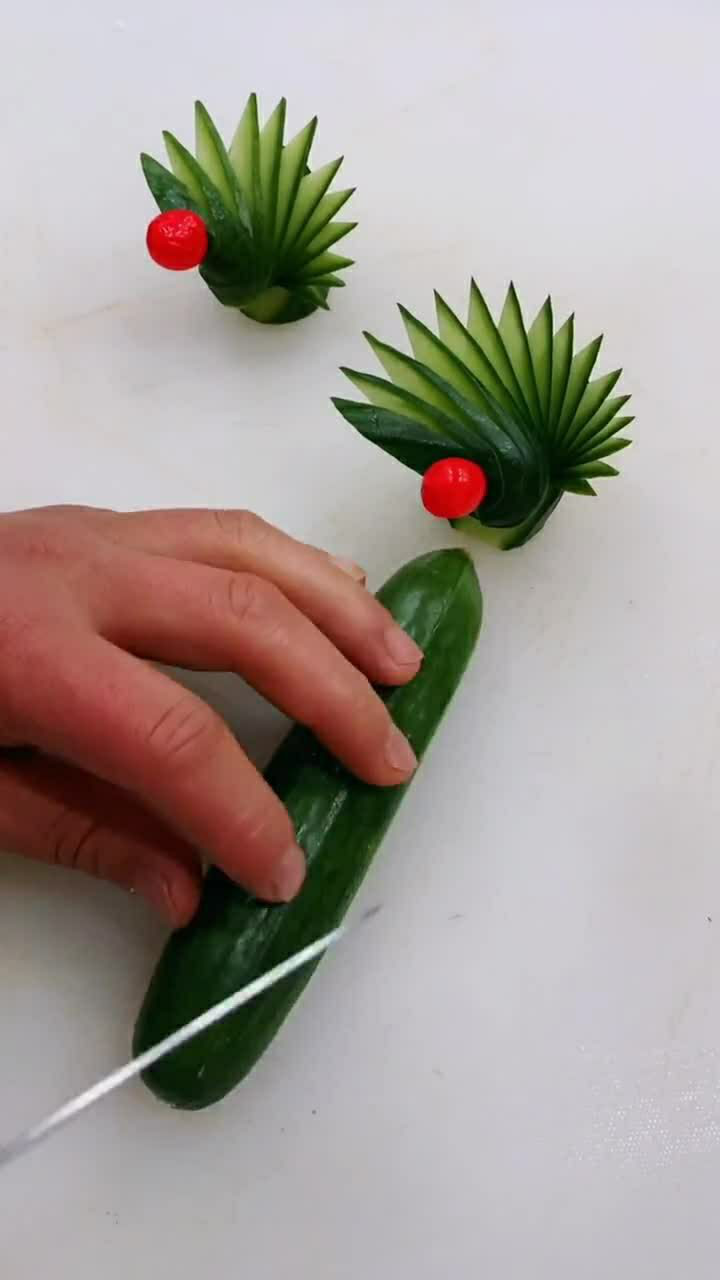 黄瓜这样切以后水果摆盘不怕没有点缀了,这样多美啊