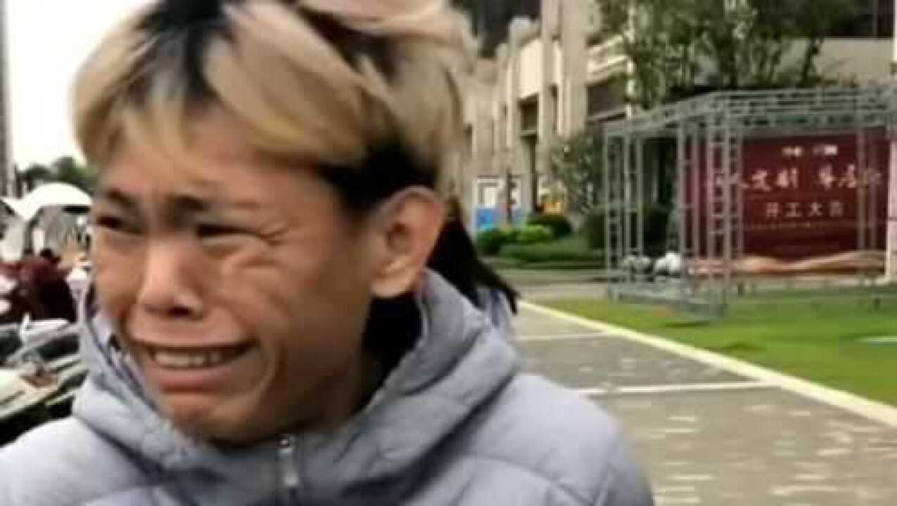 2020年最火表情帝一转身就是一辈子小伙子哭的泪流满面