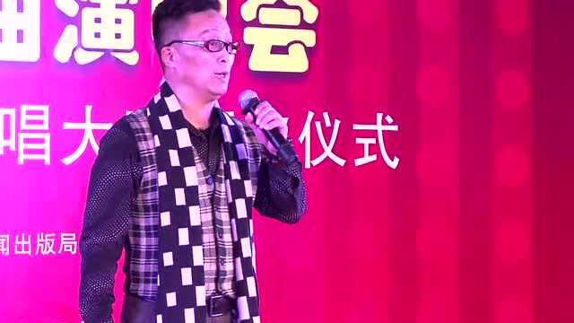 央视京剧戏迷大赛金奖票友李文利《沙家浜》,朝霞映在阳澄湖上!