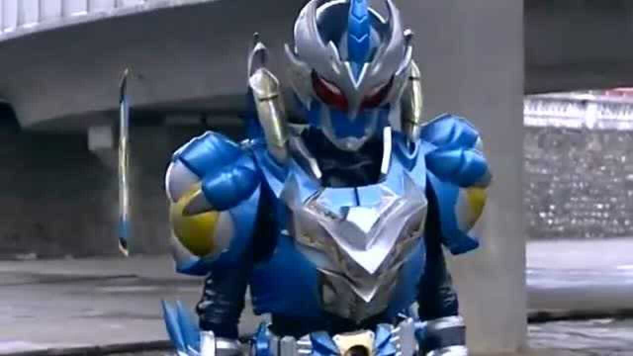 铠甲勇士风鹰侠发动穿风刺一招剿灭异能兽太帅了