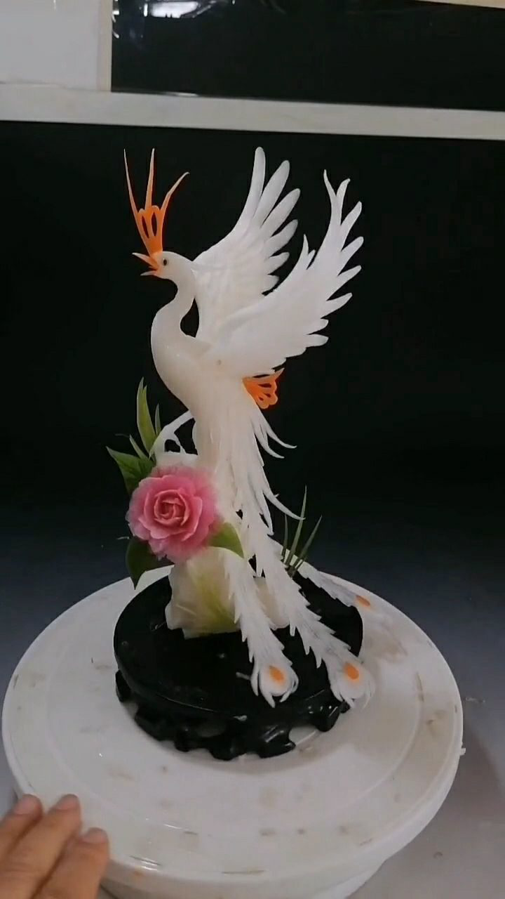 用一个白萝卜雕刻成凤凰,这才是真正的高手在民间