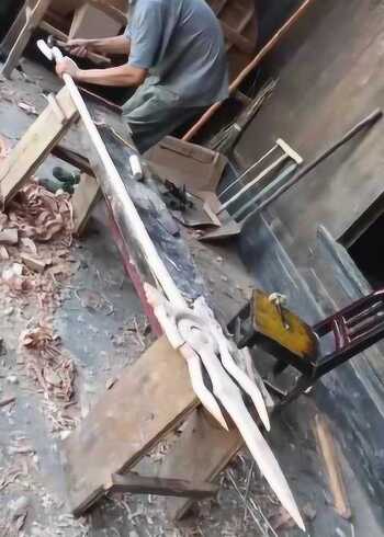 自制方天画戟了解一下!木匠小伙用木头实力打造,网友:神器啊!