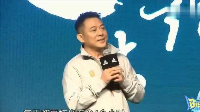 李连杰55岁近照,剃成光头专心研修佛法,每天打坐至少4个小时