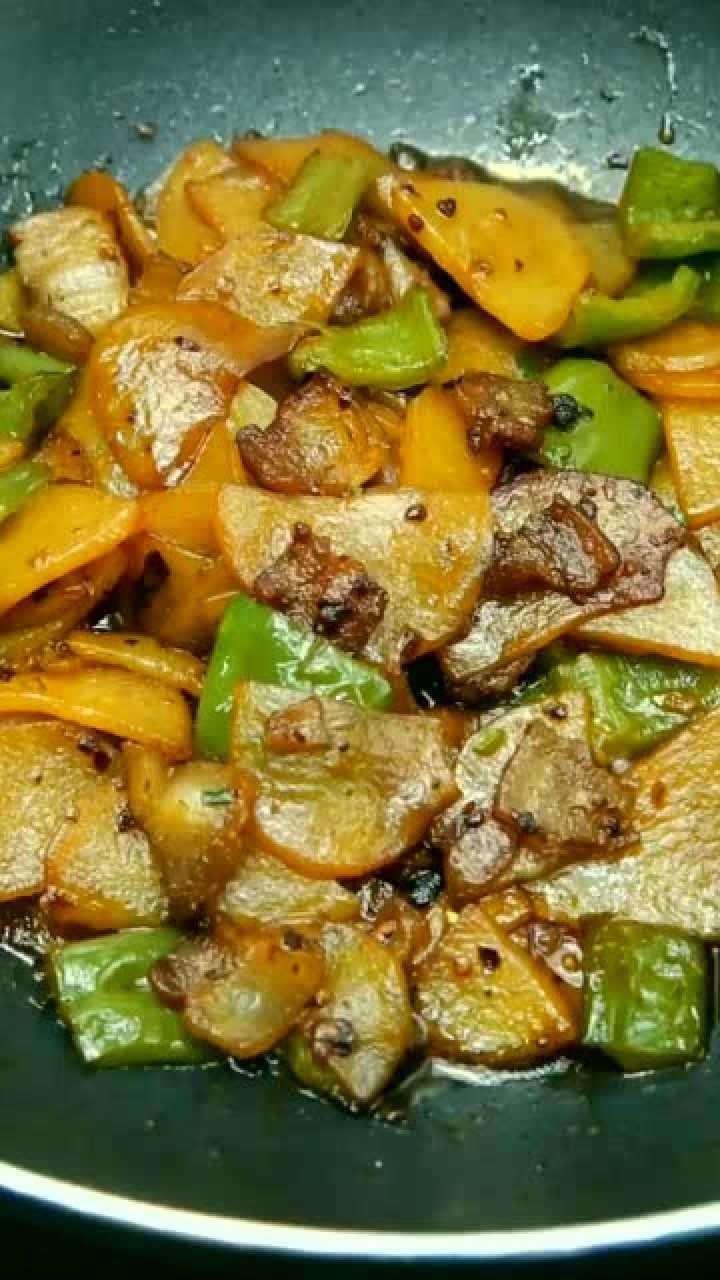 用老干妈豆豉炒土豆片,做法特别简单,喜欢的赶快学起来吧
