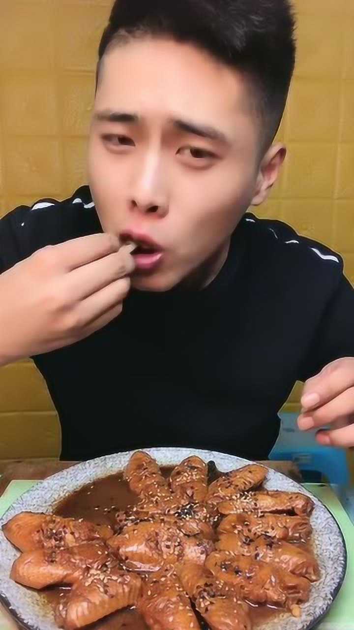 东北大哥自己做的可乐鸡翅一口一个轻松脱骨吃得太香了