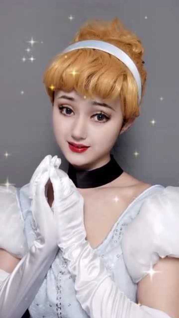 白雪公主真人cos,小姐姐为参加晚会,变身白雪公主!