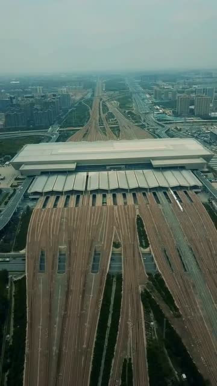 郑州东站全国唯一的一座米字型高铁枢纽