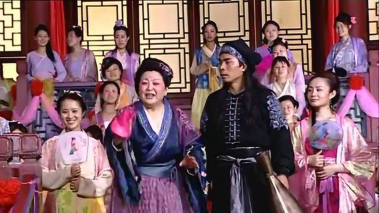李师师受伤无法表演燕青男扮女装替她上阵结果尴尬了