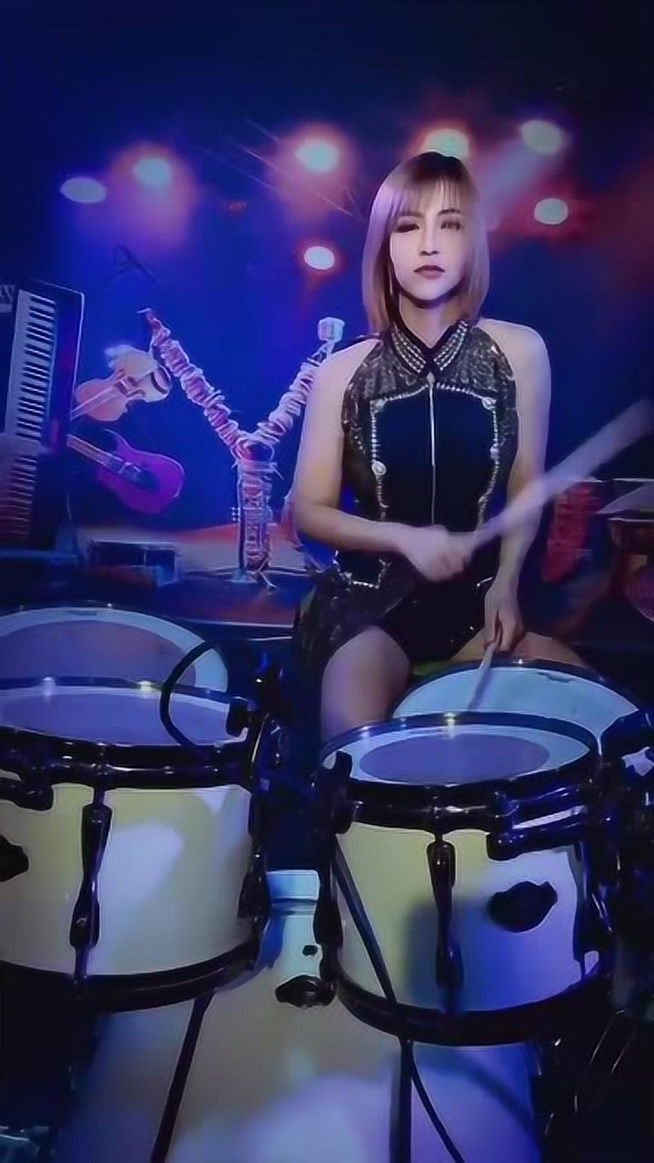 狂野美女精彩架子鼓演奏野狼disco摇滚范十足让人瞬间就爱了