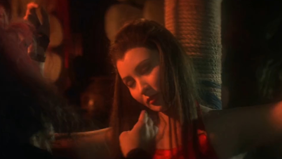 国产老电影《人皮灯笼》,恬妮贡献令人咋舌的表演,每一帧都是享受