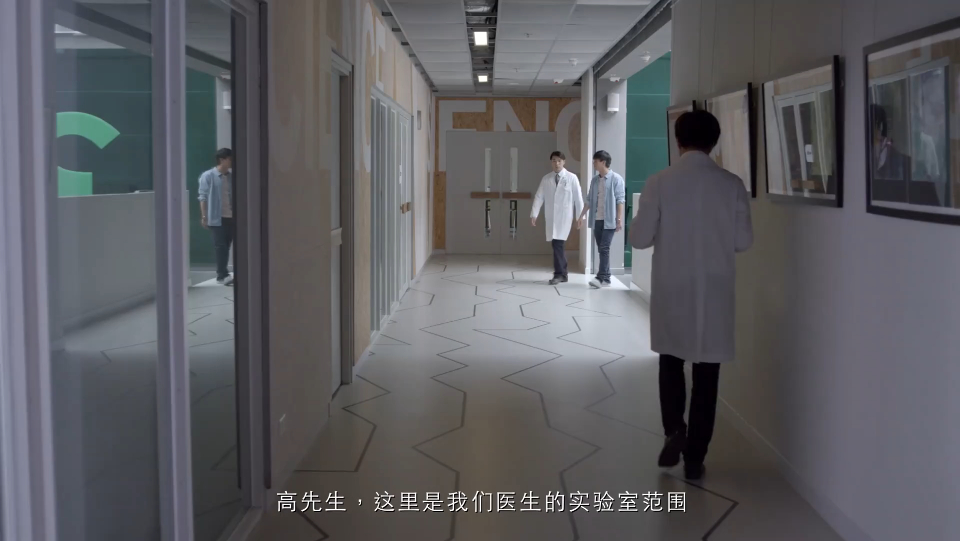 《天才在左疯子在右》:医生研究三天三夜不合眼,却半夜偷尸体