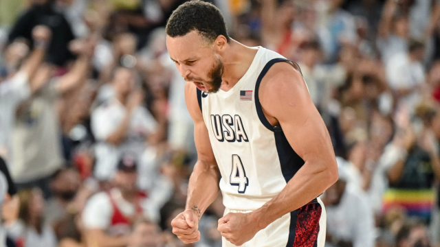 库里狂砍36分!率美国队完成大逆转,奥运最硬一战扬眉吐气