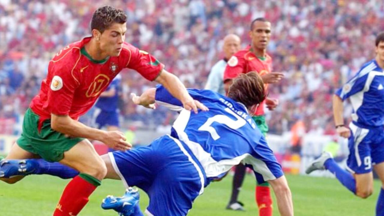体坛名场面 2004年欧洲杯葡萄牙1-2希腊,19岁c罗挽回颜面